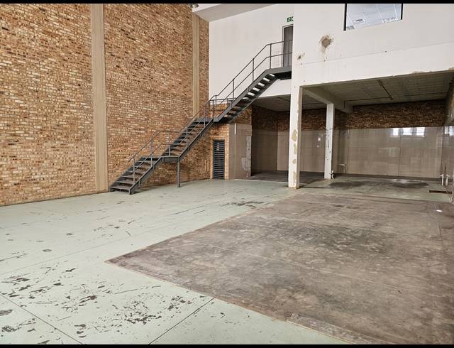 517M² WAREHOUSE TO LET IN NORTH RIDING